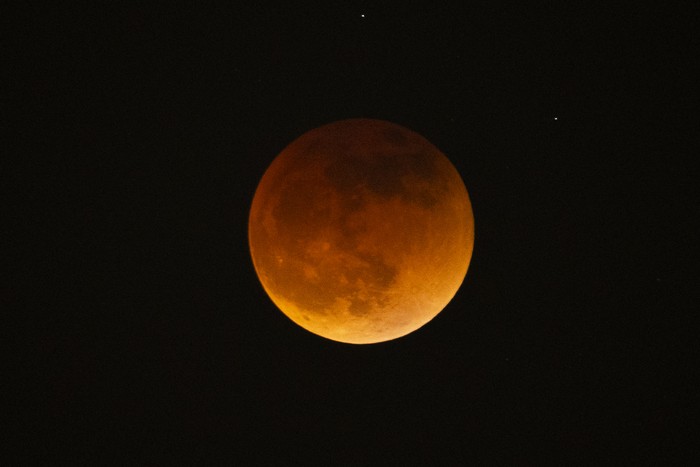 Gerhana Bulan Total: Fenomena Langit yang Spektakuler